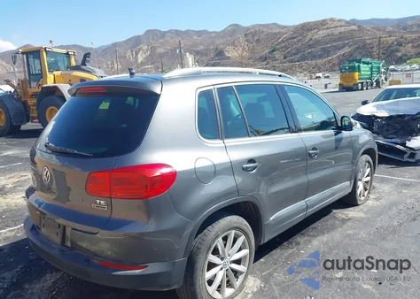 2017 Volkswagen Tiguan 2.0T Wolfsburg Edition из США, поврежденный, VIN WVGSV7AX0HK030111